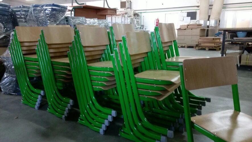 כסאות עץ לילדים ובתי ספר