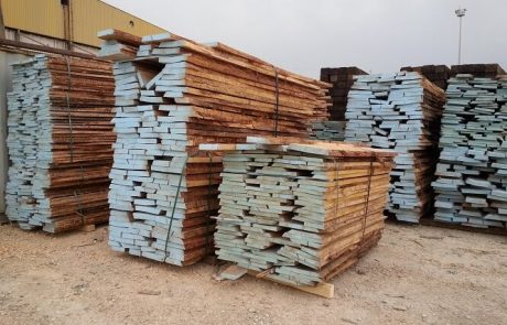 solid unedged oak lumber