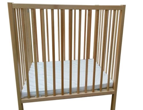 Solid wood baby crib – small model