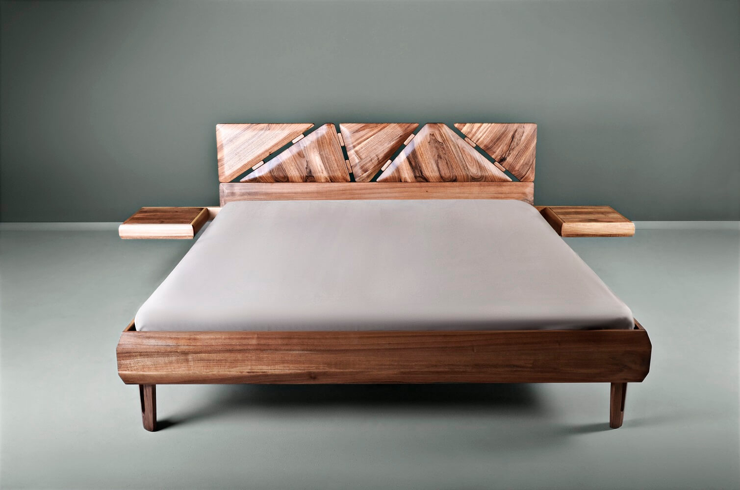 מיטה עשויה מעץ אגוז - Mista