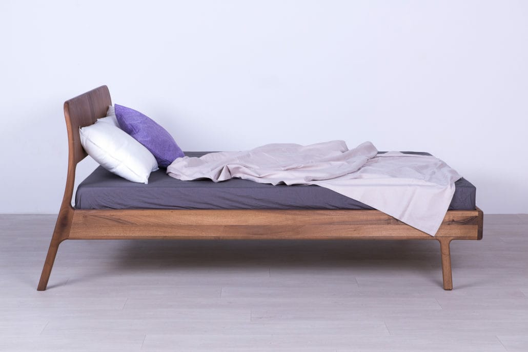 מיטת מעץ בוק מודרנית